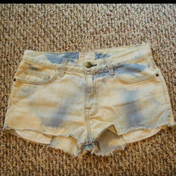 Current Elliott Cloud Wash Cut Off shorts 24 fits 25/26 - Picture 2 of 6